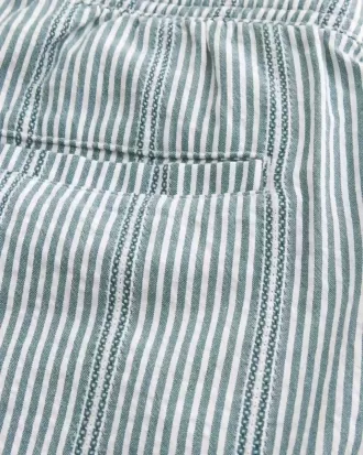 Pantalones cortos de seersucker por encima de la rodilla
