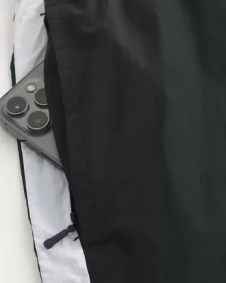 Pantalones cortos deportivos de nailon por encima de la rodilla