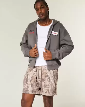 Pantalones cortos holgados de polar con estampado de camuflaje hasta la mitad del muslo