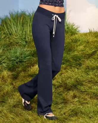 Pantalones deportivos de corte acampanado