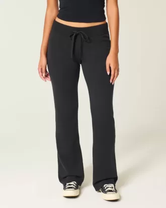 Pantalones deportivos de corte acampanado