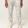 Pantalones deportivos de polar con estampado de camuflaje Feel Good de Hollister Pantalones deportivos de polar con estampado de camuflaje Feel Good de Hollister