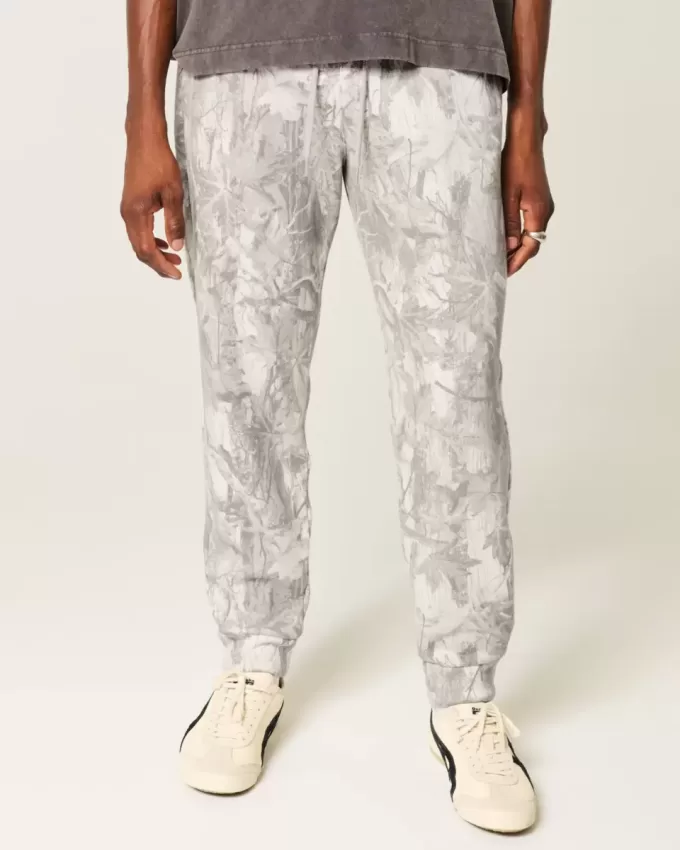 Pantalones deportivos de polar con estampado de camuflaje Feel Good de Hollister Pantalones deportivos de polar con estampado de camuflaje Feel Good de Hollister