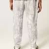 Pantalones deportivos de polar con estampado de camuflaje Feel Good de Hollister Pantalones deportivos de polar con estampado de camuflaje Feel Good de Hollister