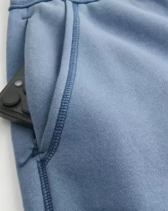 Pantalones deportivos grandes con costuras