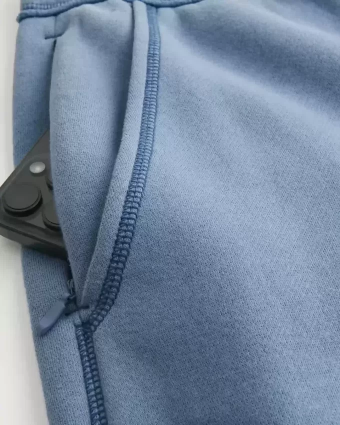 Pantalones deportivos grandes con costuras Pantalones deportivos grandes con costuras