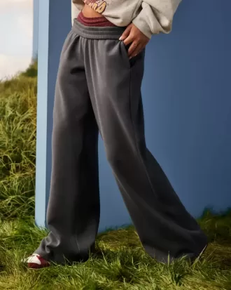 Pantalones deportivos holgados