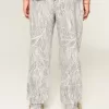Pantalones deportivos holgados con cintura ceñida Pantalones deportivos holgados con cintura ceñida