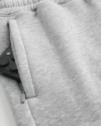 Pantalones deportivos holgados con corte de bota