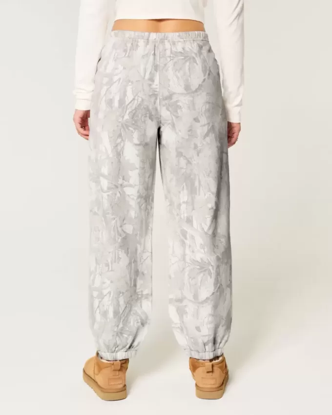 Pantalones deportivos holgados de polar con estampado de camuflaje Pantalones deportivos holgados de polar con estampado de camuflaje