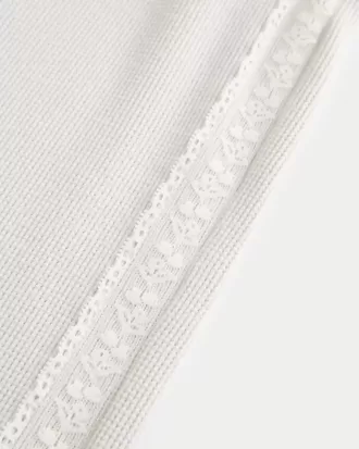 Pantalones rectos de encaje tipo gofre de Gilly Hicks