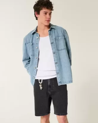 Shorts vaqueros holgados por encima de la rodilla