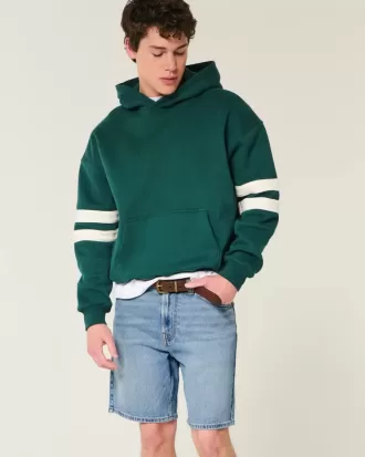 Shorts vaqueros holgados por encima de la rodilla