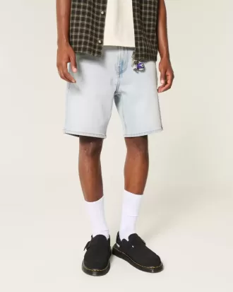 Shorts vaqueros holgados por encima de la rodilla