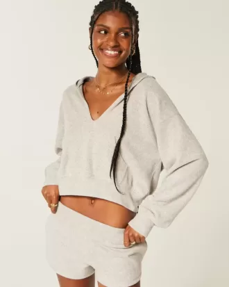 Sudadera con capucha de punto con cuello en V de Gilly Hicks