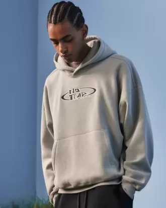 Sudadera con capucha gráfica cuadrada sin miedo