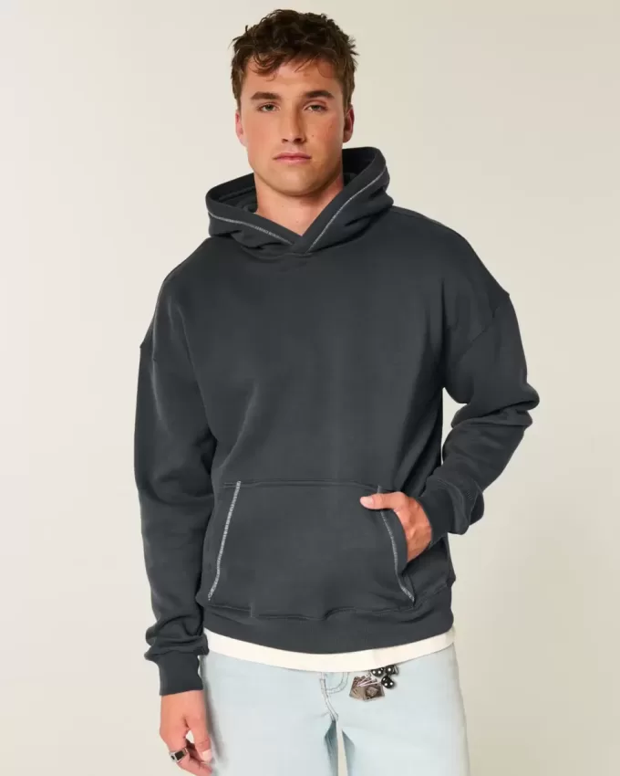 Sudadera con capucha y costuras en contraste de estilo cuadrado Sudadera con capucha y costuras en contraste de estilo cuadrado