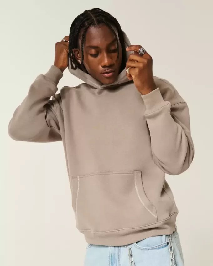 Sudadera con capucha y costuras en contraste de estilo cuadrado Sudadera con capucha y costuras en contraste de estilo cuadrado