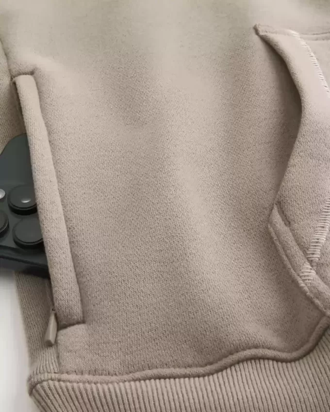 Sudadera con capucha y costuras en contraste de estilo cuadrado Sudadera con capucha y costuras en contraste de estilo cuadrado