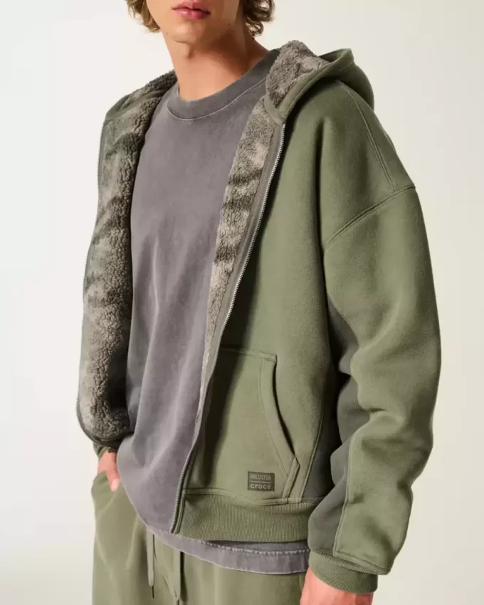 Sudadera con capucha y cremallera con forro de sherpa de Hollister x Crocs Sudadera con capucha y cremallera con forro de sherpa de Hollister x Crocs