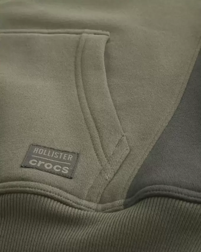 Sudadera con capucha y cremallera con forro de sherpa de Hollister x Crocs Sudadera con capucha y cremallera con forro de sherpa de Hollister x Crocs