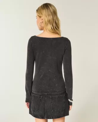 Top con cuello oblicuo y gráfico de Brooklyn Music