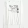 Top con cuello oblicuo y gráfico SoHo con tachuelas Top con cuello oblicuo y gráfico SoHo con tachuelas
