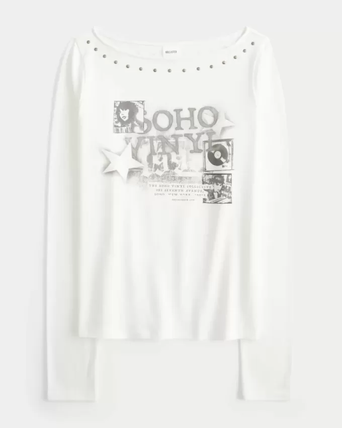 Top con cuello oblicuo y gráfico SoHo con tachuelas Top con cuello oblicuo y gráfico SoHo con tachuelas