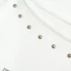 Top con cuello oblicuo y gráfico SoHo con tachuelas Top con cuello oblicuo y gráfico SoHo con tachuelas