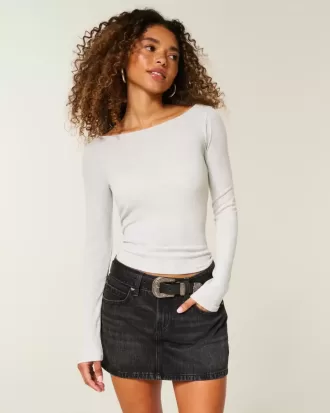 Top de manga larga con cuello oblicuo