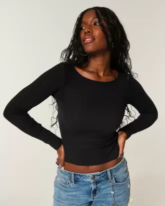 Top de manga larga con cuello oblicuo