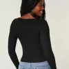Top de manga larga con cuello oblicuo Top de manga larga con cuello oblicuo