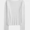 Top de manga larga con cuello oblicuo