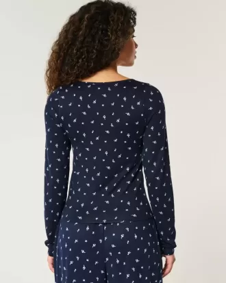 Top de pijama con estampado floral acogedor