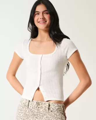 Top de pointelle con botones y manga corta
