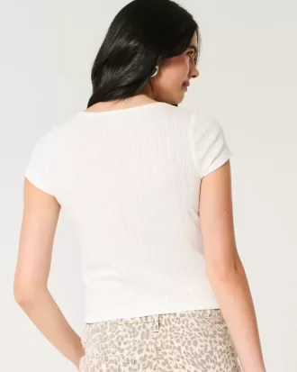 Top de pointelle con botones y manga corta