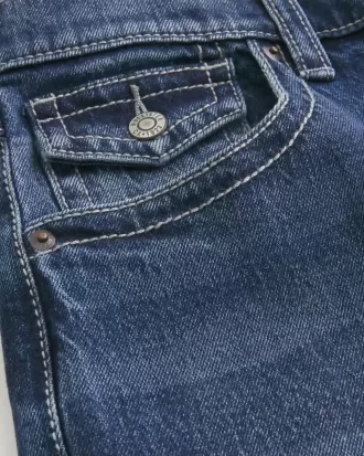 Vaqueros anchos de corte bota con lavado oscuro