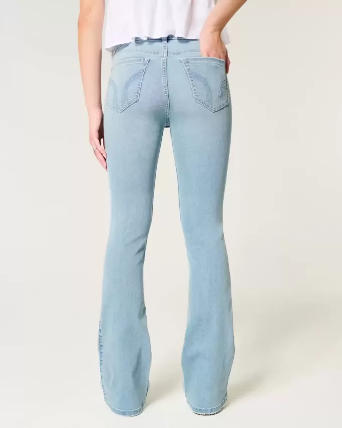 Vaqueros bootcut de tiro medio y lavado claro Vaqueros bootcut de tiro medio y lavado claro