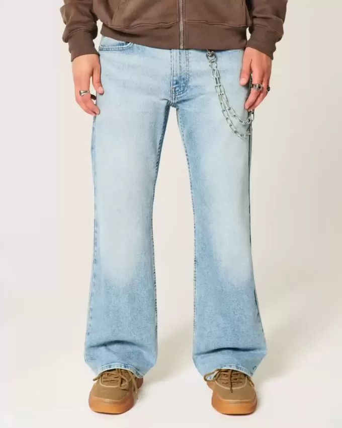Vaqueros bootcut relajados con lavado claro Vaqueros bootcut relajados con lavado claro