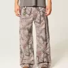 Vaqueros de pintor super holgados con estampado de camuflaje Vaqueros de pintor super holgados con estampado de camuflaje