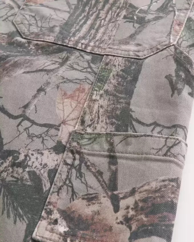 Vaqueros de pintor super holgados con estampado de camuflaje Vaqueros de pintor super holgados con estampado de camuflaje