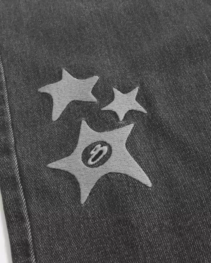 Vaqueros holgados con estampado de estrellas negras lavadas Vaqueros holgados con estampado de estrellas negras lavadas