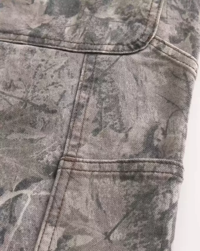Vaqueros holgados de carpintero con estampado de camuflaje Vaqueros holgados de carpintero con estampado de camuflaje