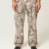 Vaqueros holgados de pintor con estampado de camuflaje