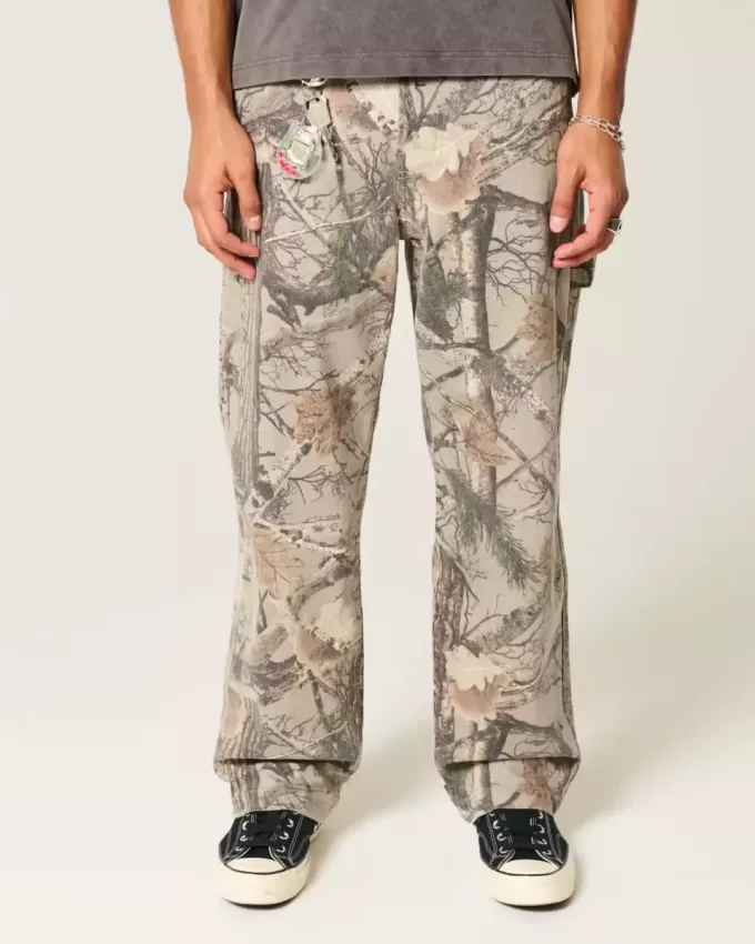 Vaqueros holgados de pintor con estampado de camuflaje