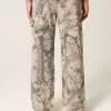 Vaqueros holgados de pintor con estampado de camuflaje