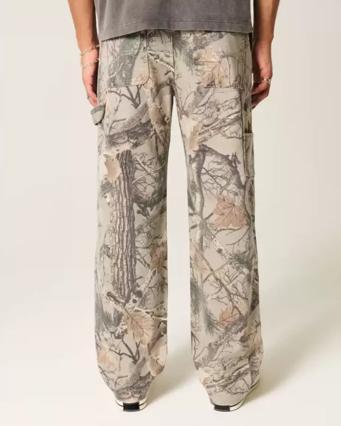 Vaqueros holgados de pintor con estampado de camuflaje