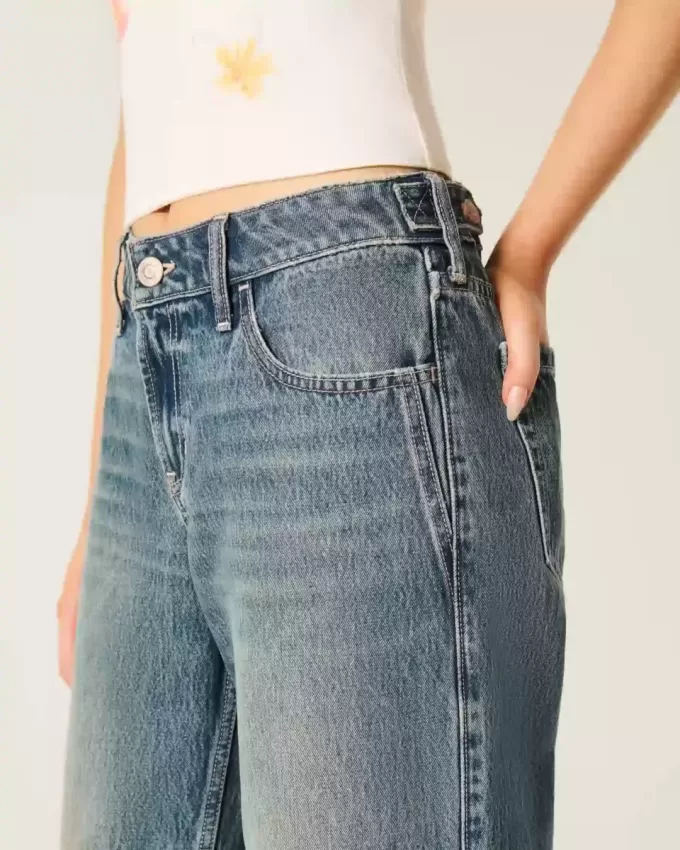 Vaqueros holgados de talle bajo con cintura ajustable y lavado medio Vaqueros holgados de talle bajo con cintura ajustable y lavado medio