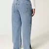 Vaqueros holgados de talle bajo con lavado medio y curvas Vaqueros holgados de talle bajo con lavado medio y curvas