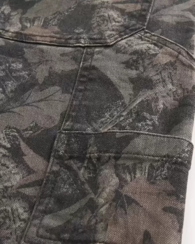 Vaqueros holgados estilo pintor con diseño de camuflaje Vaqueros holgados estilo pintor con diseño de camuflaje